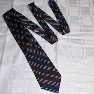 100 pure silk JoS.A.Bank classy tie! Excellent condition! No flaws.